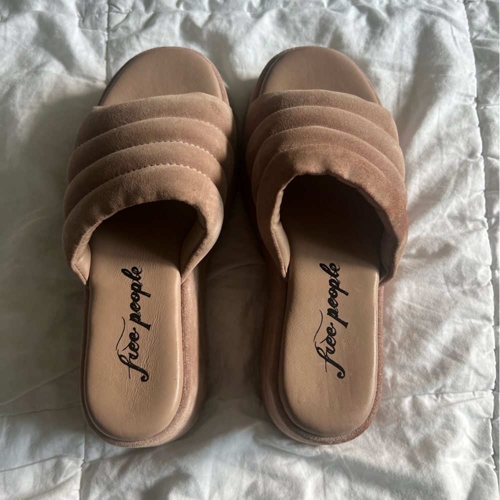 Free People Tan Slippers Minimalist Design